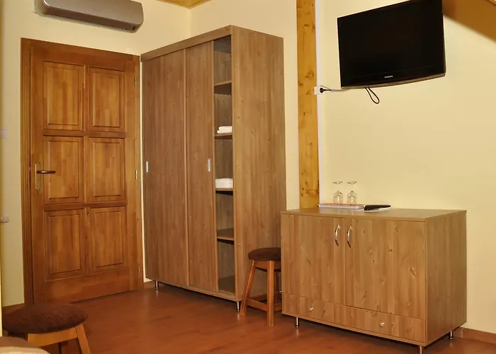 Sarosdi Pince Es Panzio *