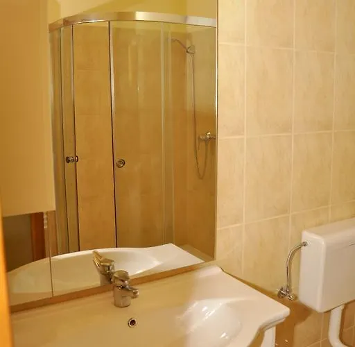Sarosdi Pince Es Panzio Hotel *